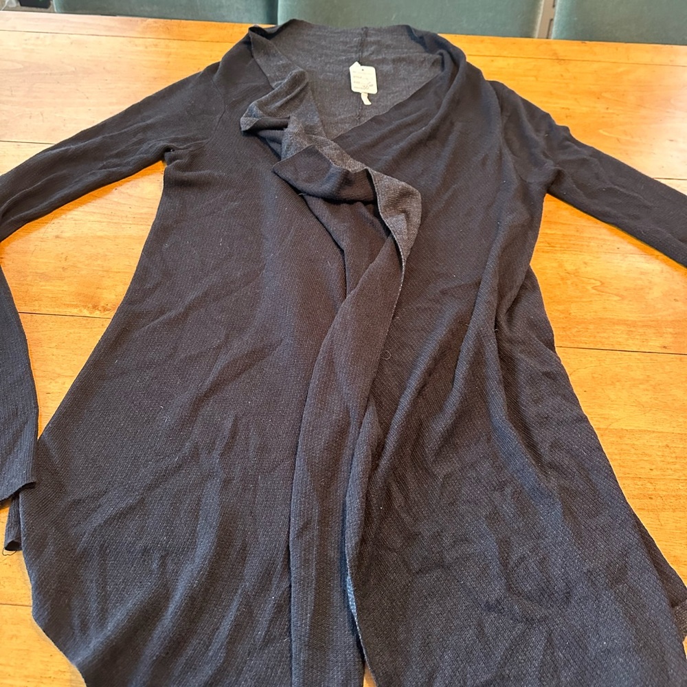 Great condition Lululemon sweater wrap, reversible, black, and gray size 8